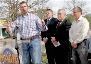  ?? The Sentinel-Record/RICHARD RASMUSSEN ?? Arkansas Highway and Transporta­tion Department Director Scott Bennett (left) speaks at Friday’s news conference. With him (from left) are Wayne Smith, assistant general manager at Oaklawn; Jim Fram, president and chief executive officer of the Greater...