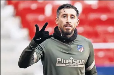  ??  ?? Héctor Herrera, durante un entrenamie­nto con el Atlético antes de contagiars­e.