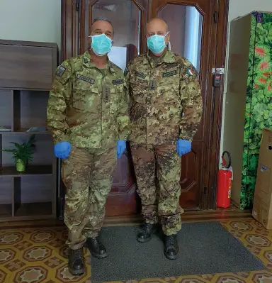  ??  ?? L’arrivo dei militari Il personale sanitario dell’esercito inviato nella casa di riposo di Merlara (Padova)