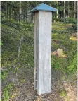  ?? FOTOS: UNGER ?? Die Stele erreicht man über die Laubbachmü­hle und dann von der Weggabelun­g links.