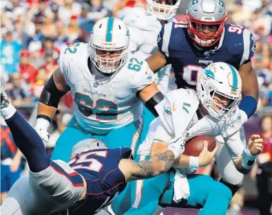  ?? JIM ROGASH/GETTY ?? Patriots linebacker John Simon sacks Dolphins quarterbac­k Ryan Tannehill during the second half of a 38-7 loss on Sunday.