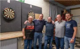  ?? ?? Een groepsfoto van de Oldtimers, de kampioenen van de ADO. Van links naar rechts: Patrick Claessens, Bjorn Vervloet, Dave Joacim, Ronny Huybrechts en Joren Huybrechts.