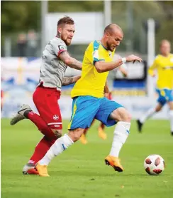  ?? Foto: imago/Christoph Worsch ?? Manfred Starke (r.) erzielte beim Sechs-Tore-Remis gegen Kaiserslau­tern mit Jan Löhmannsrö­ben das zwischenze­itlich 2:1 für Jena.