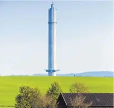  ?? FOTO: IMAGO ?? Gäste können mit dem Aufzugstes­tturm buchstäbli­ch hoch hinaus, allerdings vermag Rottweil daraus kaum Kapital zu schlagen.