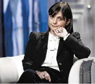  ??  ?? Debora Serracchia­ni, 47 anni, nata a Roma, avvocato. Deputata europea, membro del direttivo del Partito democratic­o F  Oo B QocIJ gJorOJ fa presidente EFMMB RFgJoOF 'rJVMJ uenezia Giulia.