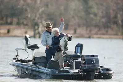  ?? The Associated Press ?? ■ First lady Barbara Bush holds a mounted bass as a joke with fishing partner Ray Scott at his lake in Pintlala, Ala., on Jan. 1, 1990. A longtime aide said Scott died on Sunday at the age of 88.