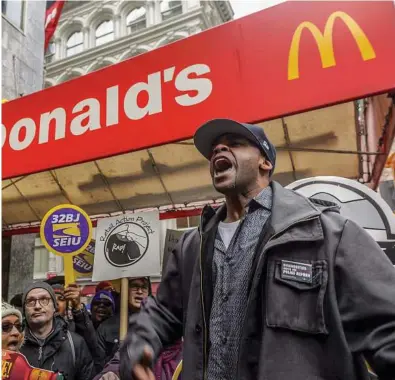  ?? Erik Mcgregor/Pacific Press/Zuma Press/TNS ?? hearing for labor secretary, fast-food workers in the Fight for $15 campaign took their opposition to a lunchtime rush to demand the fast-food mogul withdraw his nomination.