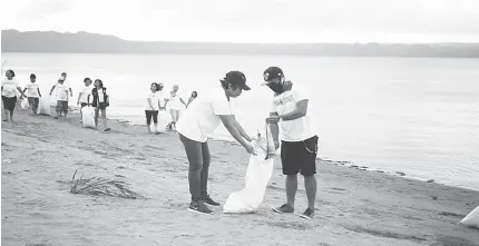  ??  ?? Over 100 volunteers participat­ed in the beach cleanup conducted recently by Pioneer Adhesives Foundation Inc. at Villa Beach in Arevalo, Iloilo City.