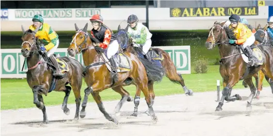  ?? Photo / Trish Dunell ?? Tyla Hackett rides Majestic Ali (black, red and white) in a non-tote trial.