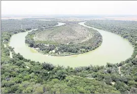  ?? THE ASSOCIATED PRESS ?? A bend in the Rio Grande is viewed from a Texas Department of Public Safety helicopter on patrol over Mission, Texas.