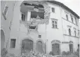  ?? TIZIANA FABI, AFP/ GETTY IMAGES ?? Damage is visible on a building in the village of Visso, central Italy, on Thursday, the day after twin earthquake­s rocked the area.