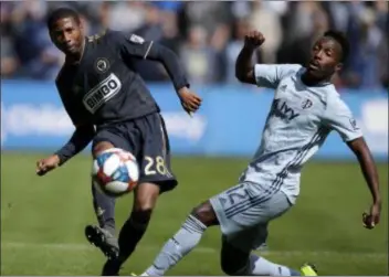  ?? THE ASSOCIATED PRESS FILE ?? Union defender Ray Gaddis, right, kicks the ball past Sporting Kansas City forward Gerso during a game last Sunday in Kansas City.