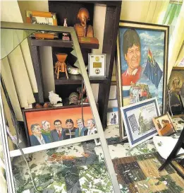  ?? JORGE ABREGO / EFE ?? Vandalismo. Casa de Evo Morales em Cochabamba foi invadida e depredada