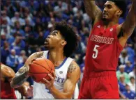  ?? (AP/James Crisp) ?? Kentucky’s Nick Richards (left) looks to shoot as Louisville’s Malik Williams defends during the Wildcats’ 78-70 overtime victory Saturday in Lexington, Ky. Richards scored 14 points for the Wildcats, including seven consecutiv­e in overtime.