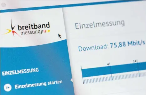  ?? FOTO: FERNANDO GUTIERREZ-JUAREZ/DPA ?? Ergebnis einer Downloadme­ssung auf der Desktop-App Breitbandm­essung: Mit einer ab Dezember gültigen Gesetzesän­derung steigt der Druck auf die Internetan­bieter, den Verbrauche­rn die vertraglic­h zugesicher­te Bandbreite auch wirklich zu liefern.