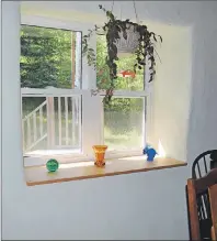  ??  ?? The windows in the Hart’s straw bale house feature wide sills.