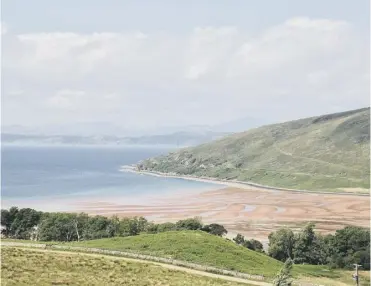  ??  ?? 0 Applecross Bay coming down from the Bealach na Ba Isle with the Isle Skye in the distance.