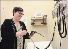  ?? TAYLOR CLYSDALE PETERBOROU­GH THIS WEEK ?? Peterborou­gh Family Health Team launched its new clinic on Friday near Lakefield for permanent and seasonal residents. Nurse-practition­er Lorie Dunford checks out a blood-pressure monitor in the new clinic.