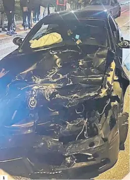  ?? FUENGIROLA SE QUEJA ?? 1 1. Así quedó el coche que originó un accidente en el polígono Guadalhorc­e con un menor herido.