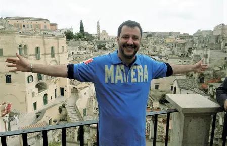  ??  ?? Matteo Salvini a Matera per sostenere il centrodest­ra nelle elezioni regionali