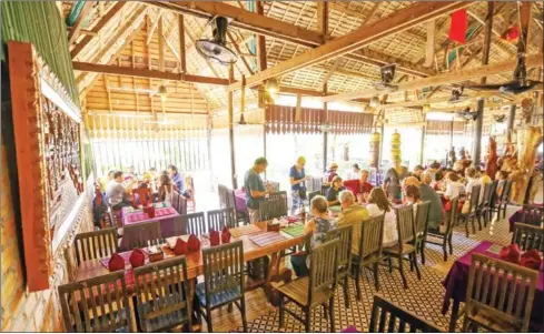  ?? HONG MENEA ?? Internatio­nal tourists at a restaurant in Siem Reap before the Covid-19 pandemic.