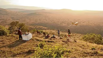  ?? Foto: Lewa Wilderness ?? Einfach mal die Stille genießen: Bei der Flugsafari vom Reiseservi­ce Africa ist man im Einklang mit der Natur.