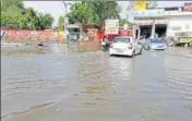  ?? HT PHOTO ?? An uprooted tree and (below) a waterlogge­d street in Sirsa on Wednesday.