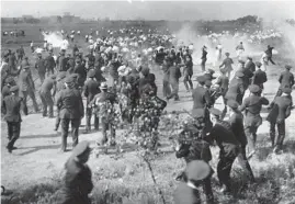  ?? NATIONAL ARCHIVES AND RECORDS ADMINISTRA­TIONS ?? The Chicago Police Department shot and killed 10 unarmed demonstrat­ors in Chicago on May 30, 1937, during the Republic Steel riots.