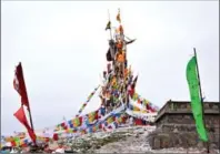  ??  ?? An arrangemen­t of Tibetan prayer flags on a hill above Hezuo, capital of Gannan Tibetan Autonomous Prefecture.