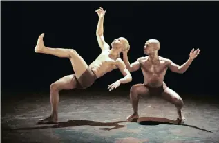  ?? Pictures: MARK WESSELS ?? CAPTIVATIN­G: The Moving into Dance Mophatong performers on stage.