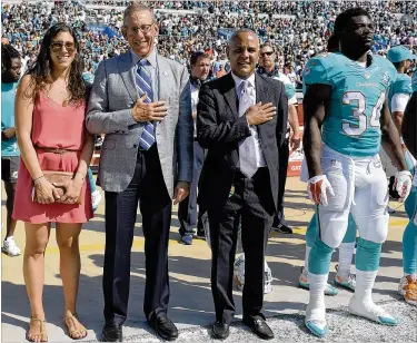  ?? PHELAN M. EBENHACK / ASSOCIATED PRESS 2015 ?? Miami Dolphins owner Stephen Ross (second from left) said his comments were misconstru­ed regarding the team’s policy toward players who kneel during the playing of the national anthem.