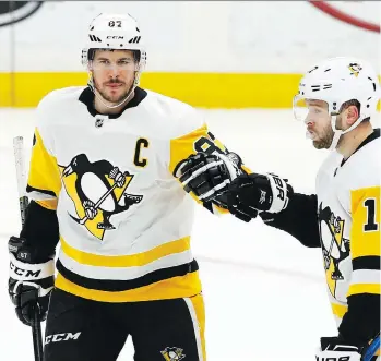  ?? BILLY HURST/THE ASSOCIATED PRESS ?? With 31 points in his last 19 games, Pittsburgh Penguins superstar Sidney Crosby, left, is dispelling any notions that, at 30 years old, he might be slowing down.