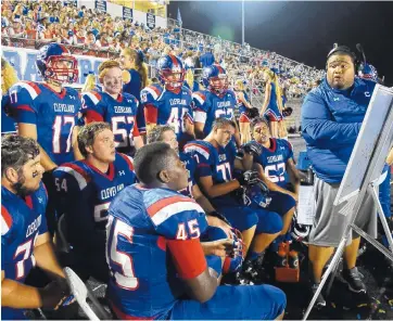  ?? STAFF PHOTO BY ROBIN RUDD ?? The Cleveland offensive line gathers after a series.