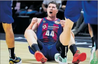  ?? ?? Joel Parra, alero del Barcelona, celebra una canasta en la final de la Copa ante el Real Madrid.