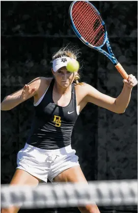  ?? RALPH BARRERA / AMERICAN-STATESMAN ?? Dripping Springs High School’s Jayci Goldsmith, a Texas A&M-bound senior, keeps her eye on the ball as she wins her second consecutiv­e Class 5A girls singles title Friday at Texas A&M’s Mitchell Tennis Center.