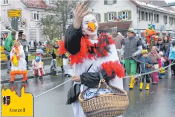  ?? FOTOS: KATRIN NEEF ?? Mit Schwung: Gutsle für die Zaungäste.