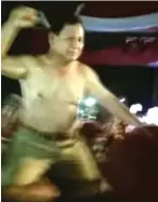  ?? YOUTUBE ?? MAJU CAPRES: Foto dari video Prabowo bertelanja­ng dada setelah temu kader dan rakornas di Bogor, Rabu (11/4).