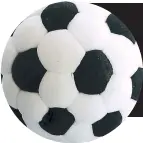  ??  ?? INVOLUCRE. A SUS PEQUEÑOS Al utilizar arcilla, la imaginació­n no tiene límites, ya que puede crear diseños más elaborados como este balón de fútbol.