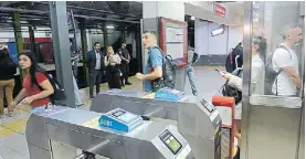  ?? L. THIEBERGER ?? Servicio. Al subte la usan unas 900.000 personas por día.