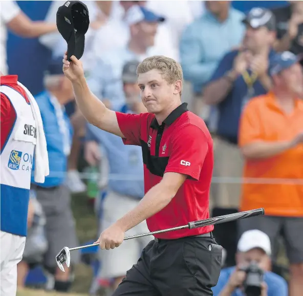  ?? — THE CANADIAN PRESS ?? Canadian amateur Jared du Toit acknowledg­es the cheers of the crowd on the 18th hole during Sunday’s final round at the Canadian Open in Oakville, Ont. Du Toit finished in a tie for ninth at 279, three strokes back of champion Jhonattan Vegas of...