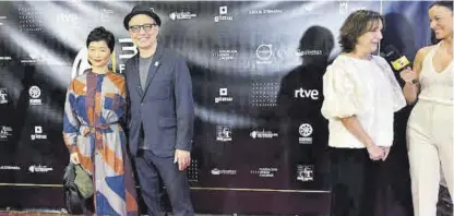  ?? ?? Pablo Berger, en el photocall, junto a Blanca Portillo.