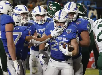  ?? PHOTOS BY LM OTERO — THE ASSOCIATED PRESS ?? Air Force running back Brad Roberts (20) is congratula­ted by teammates after scoring a touchdown against Baylor.