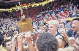  ?? ROBERTO E. ROSALES/JOURNAL ?? Volcano Vista’s players celebrate after winning a state championsh­ip as a No. 12 seed. Rio Rancho’s boys won as a No. 11 seed in 2016.