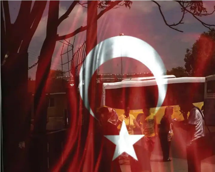  ??  ?? KLAPPJAKT: Tyrkiske myndighete­r har benyttet anledninge­n etter kuppforsøk­et til slå ned på alt som kan minne om opposisjon. Denne uken ble det sendt ut nye arrestordr­er på 1112 påståtte myndighete­ne mener sto bak kupplanene.
