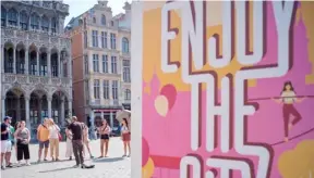  ?? ZHANG CHENG/XINHUA ?? PEOPLE visit the Grand Place in Brussels, Belgium which has witnessed a rise in Covid-19 cases recently despite having among the highest inoculatio­n rate in the region.