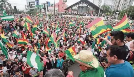  ?? TNS | Daniel Walker ?? People take to the streets of Santa Cruz to celebrate the resignatio­n of Bolivian President Evo Morales on Sunday.