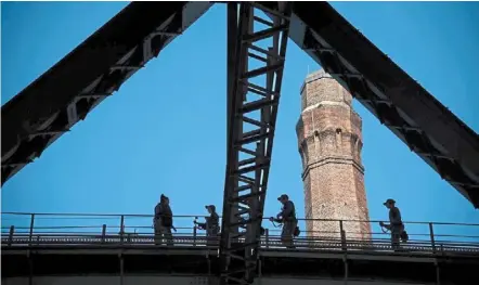  ?? — Photos: Apple Vacations ?? did you know that you can join a tour and walk all the way to the top of the Sydney Harbour Bridge?