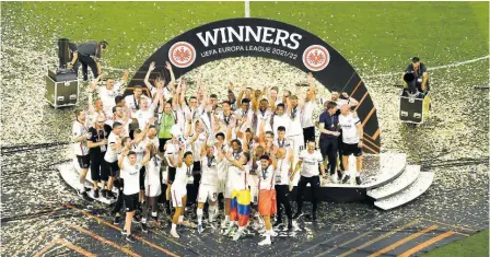  ?? AP ?? Frankfurt players celebrate with the trophy after winning the Europa League final against Rangers FC at the Ramon Sanchez Pizjuan Stadium in Seville, Spain, yesterday.