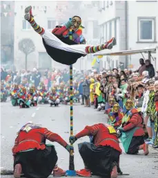  ?? FOTO: WARNACK ?? Wenn die Schätzunge­n von Zunftmeist­er Uwe Lang richtig sind, haben rund 5000 Zuschauer den Umzug am Sonntag verfolgt.