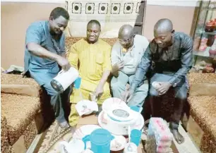  ??  ?? Pastor Yohanna Buru (2nd right) during iftar at the residence of Mallam Rilwanu Abdullahi at Kakuri-Makera in Kaduna